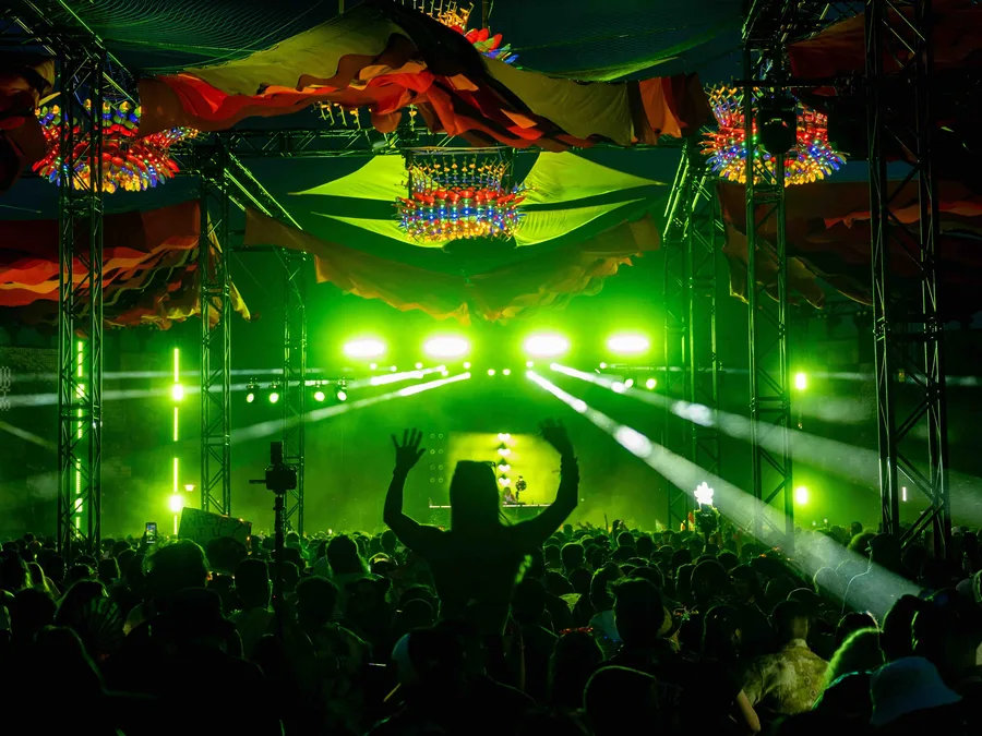 Phase 3 AV — 50 Ayrton Rawbeam 350 at Veld