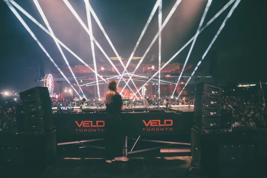 Phase 3 AV — 50 Ayrton Rawbeam 350 at Veld